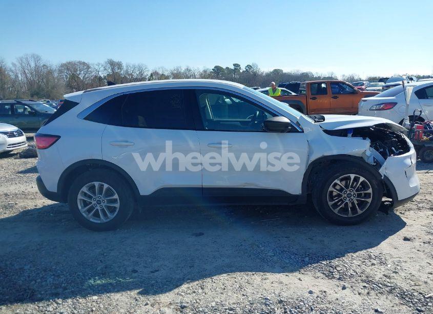 Photo 13 of 2022 Ford Escape SE (VIN 1FMCU0G66NUA68195)