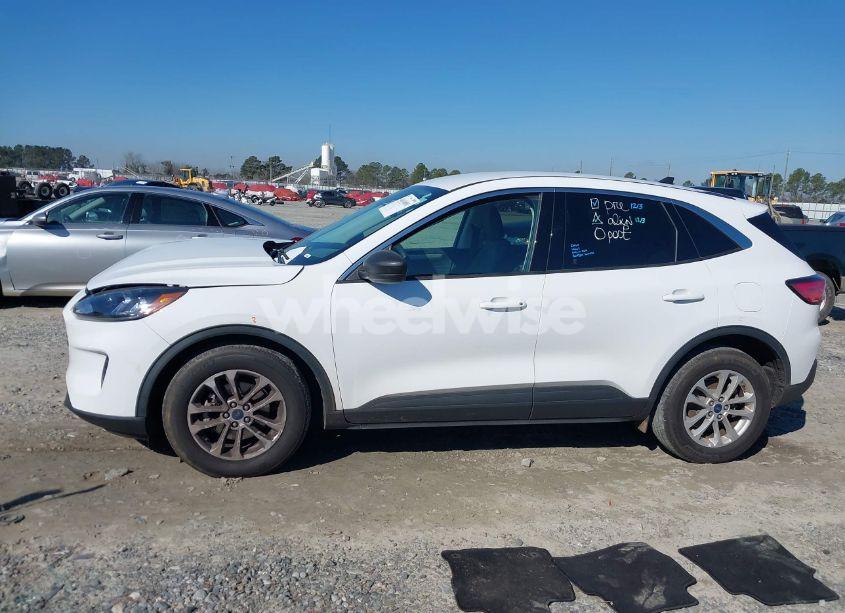 Photo 14 of 2022 Ford Escape SE (VIN 1FMCU0G66NUA68195)