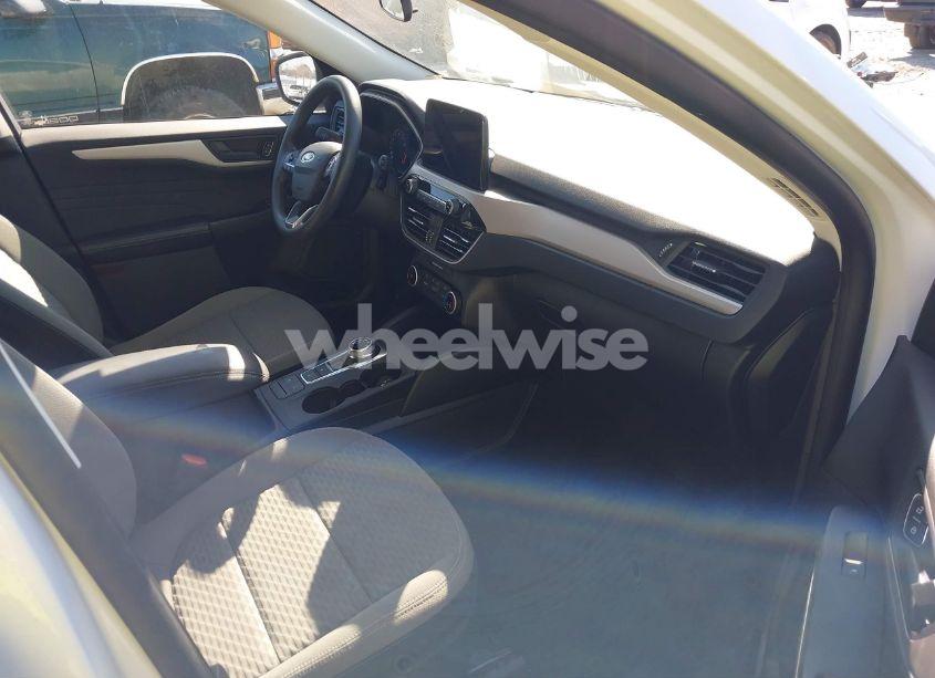 Photo 5 of 2022 Ford Escape SE (VIN 1FMCU0G66NUA68195)