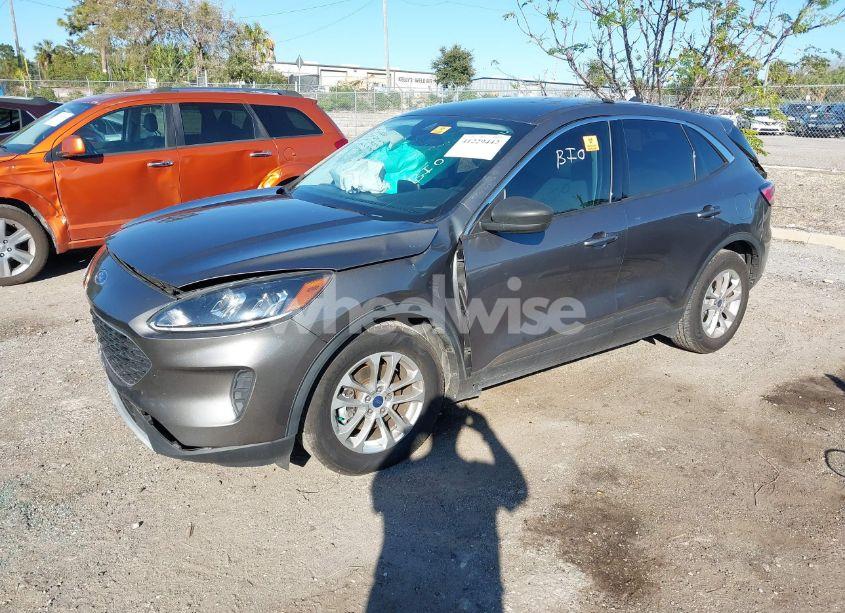 Photo 2 of 2022 Ford Escape SE (VIN 1FMCU0G66NUA86681)