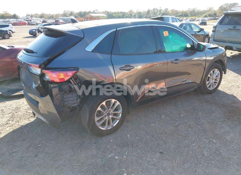 Photo 4 of 2022 Ford Escape SE (VIN 1FMCU0G66NUA86681)