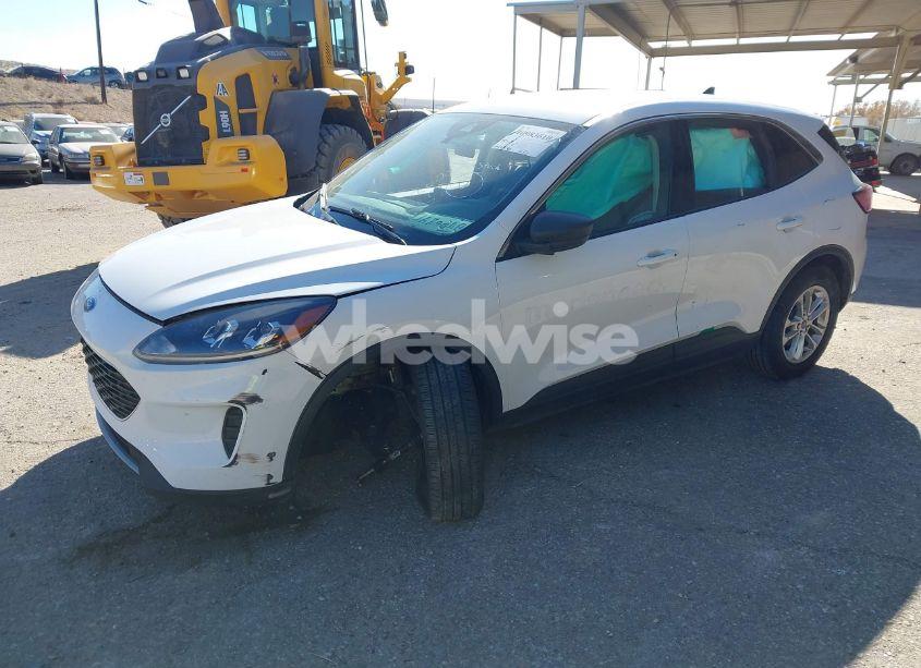 Photo 2 of 2022 Ford Escape SE (VIN 1FMCU0G66NUB00496)