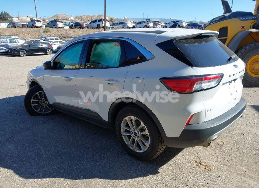 Photo 3 of 2022 Ford Escape SE (VIN 1FMCU0G66NUB00496)
