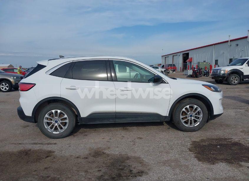 Photo 13 of 2022 Ford Escape SE (VIN 1FMCU0G66NUB01020)