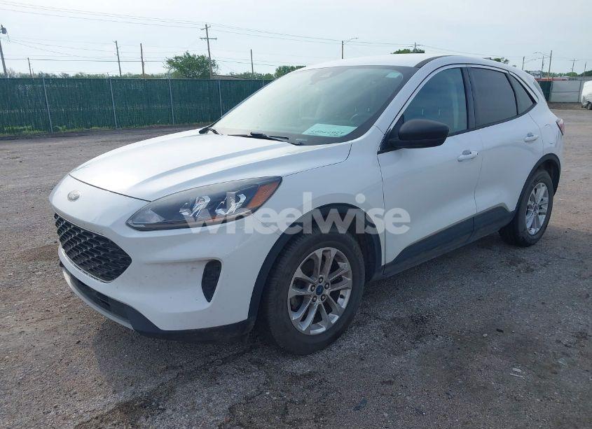 Photo 2 of 2022 Ford Escape SE (VIN 1FMCU0G66NUB01020)