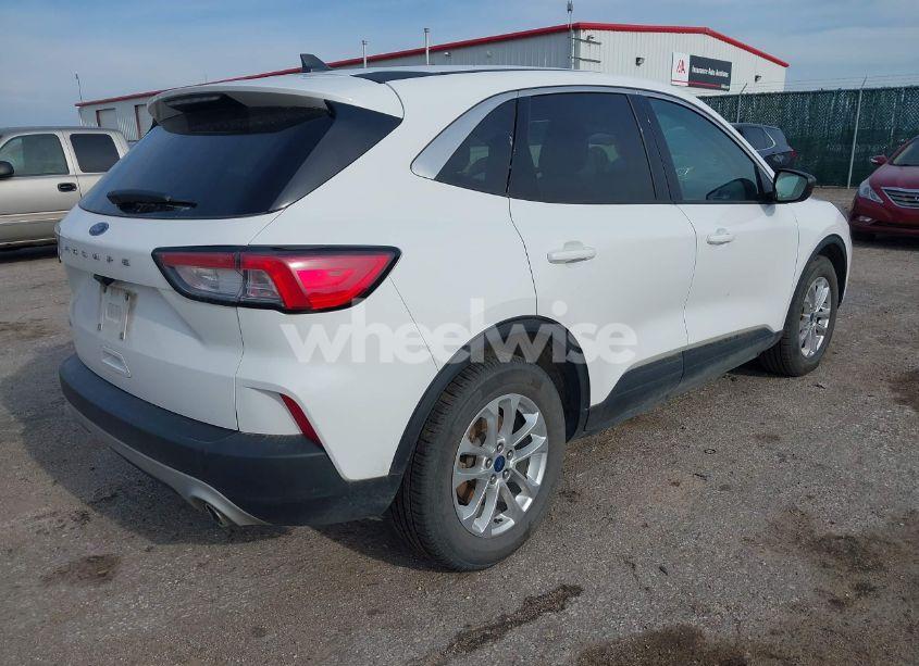 Photo 4 of 2022 Ford Escape SE (VIN 1FMCU0G66NUB01020)