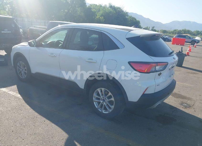 Photo 3 of 2022 Ford Escape SE (VIN 1FMCU0G66NUB30484)