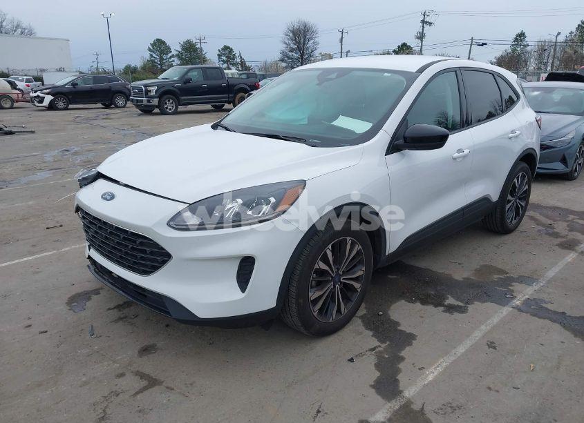 Photo 2 of 2022 Ford Escape SE (VIN 1FMCU0G66NUB34938)