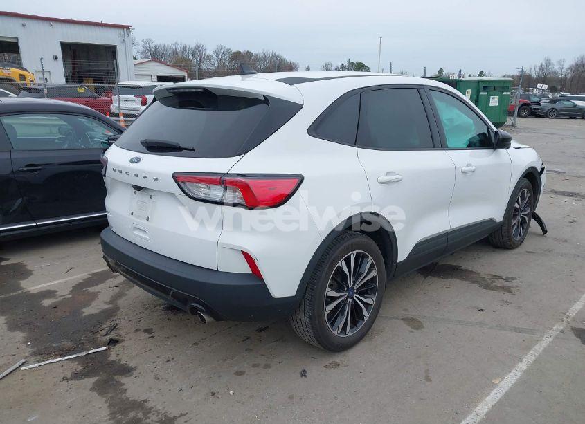 Photo 4 of 2022 Ford Escape SE (VIN 1FMCU0G66NUB34938)