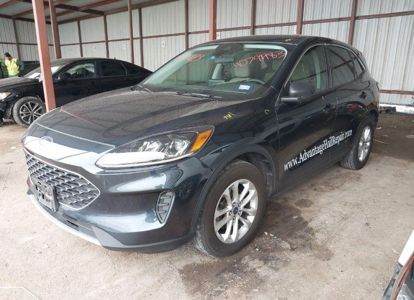 Photo 2 of 2022 Ford Escape SE (VIN 1FMCU0G66NUC00923)