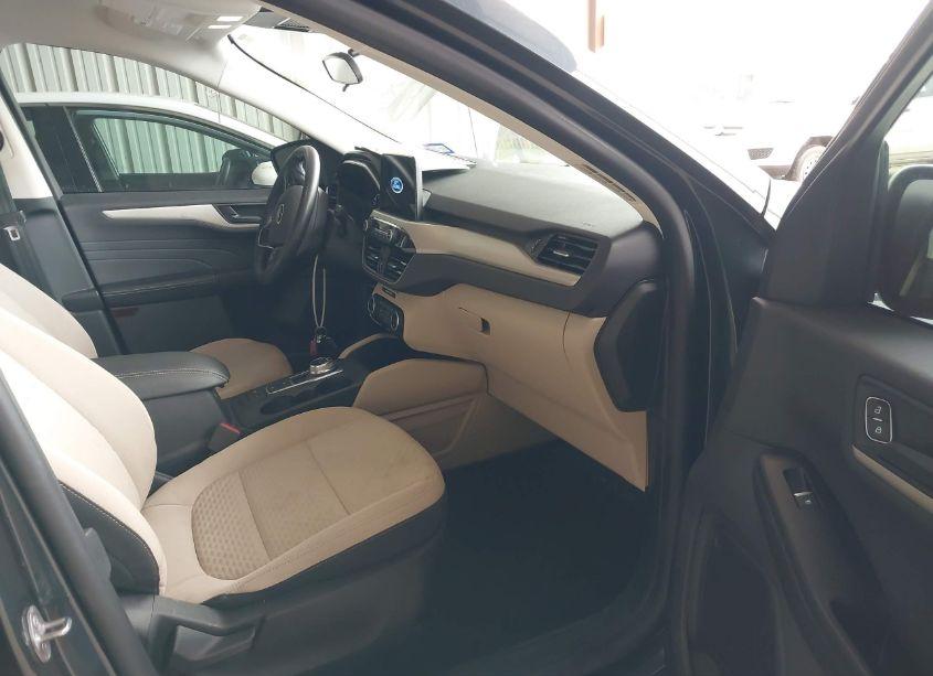 Photo 5 of 2022 Ford Escape SE (VIN 1FMCU0G66NUC00923)