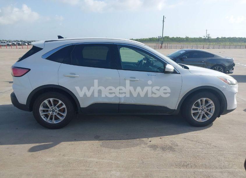 Photo 13 of 2020 Ford Escape SE (VIN 1FMCU0G67LUA10190)