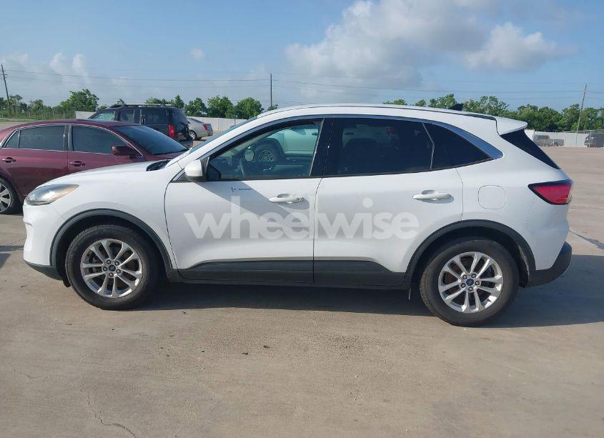 Photo 14 of 2020 Ford Escape SE (VIN 1FMCU0G67LUA10190)