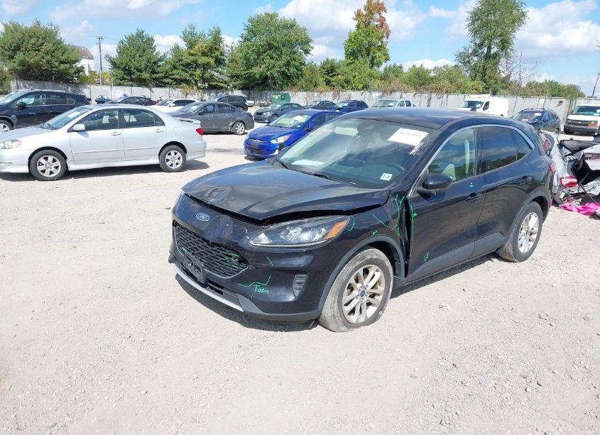 Photo 2 of 2020 Ford Escape SE (VIN 1FMCU0G67LUA20962)