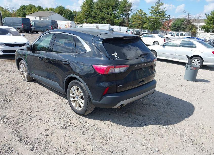 Photo 3 of 2020 Ford Escape SE (VIN 1FMCU0G67LUA20962)