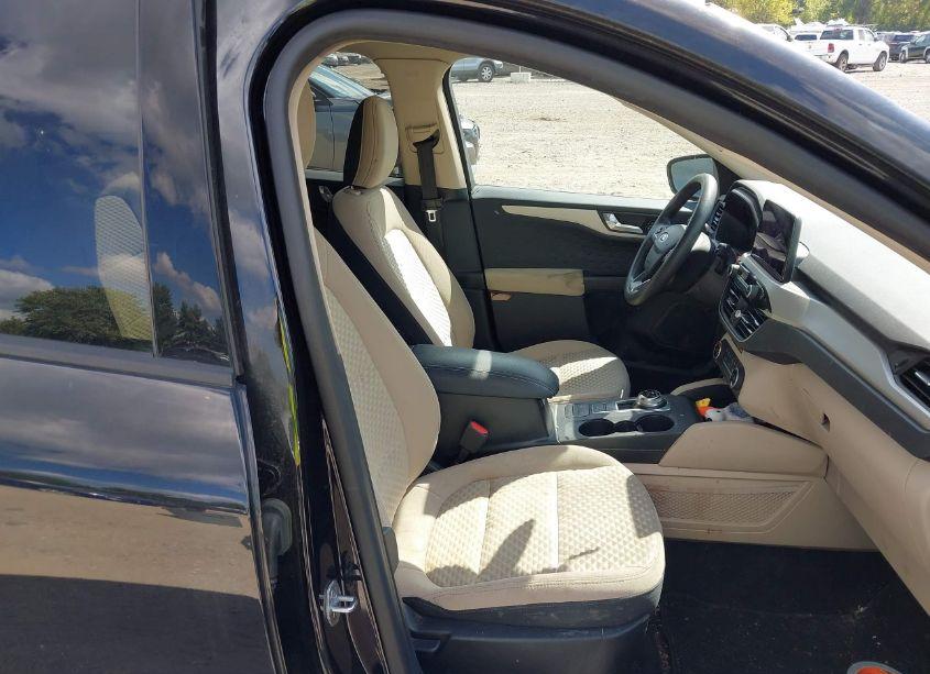 Photo 5 of 2020 Ford Escape SE (VIN 1FMCU0G67LUA20962)