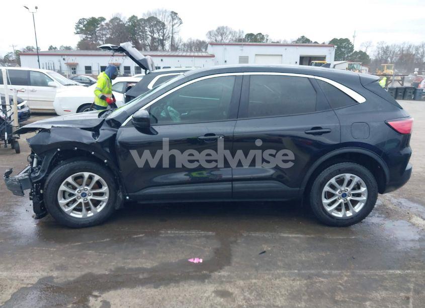 Photo 15 of 2020 Ford Escape SE (VIN 1FMCU0G67LUA38023)