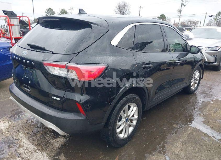 Photo 4 of 2020 Ford Escape SE (VIN 1FMCU0G67LUA38023)