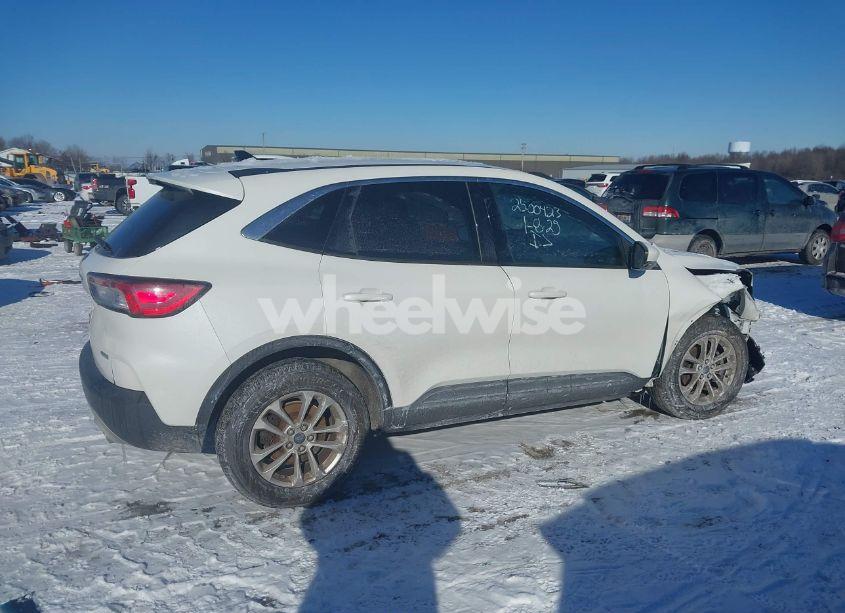 Photo 13 of 2020 Ford Escape SE (VIN 1FMCU0G67LUA49779)