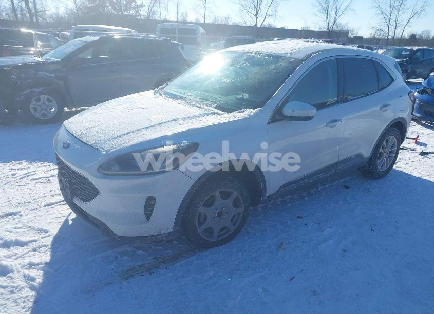 Photo 2 of 2020 Ford Escape SE (VIN 1FMCU0G67LUA49779)