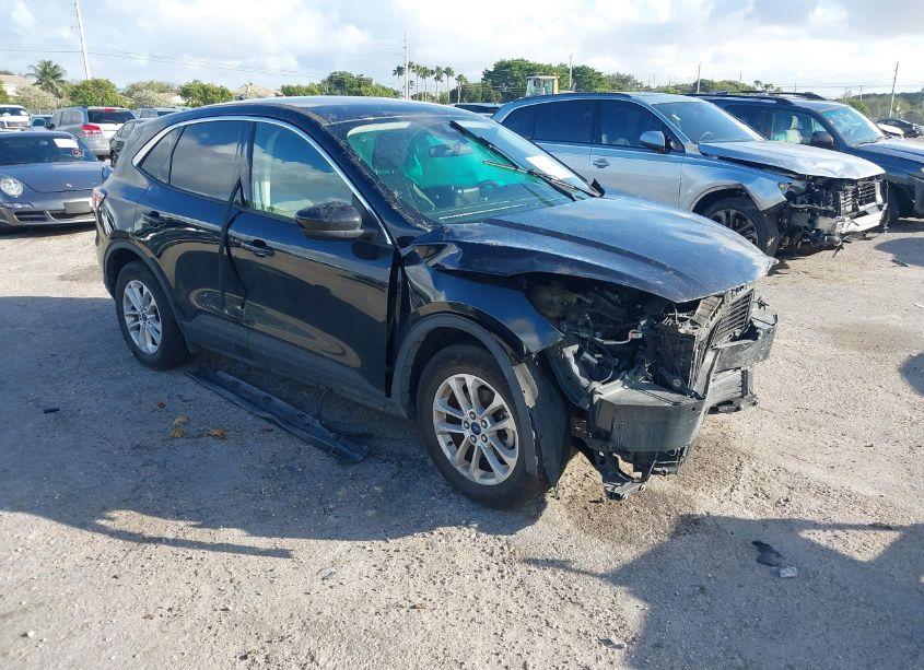 2020 Ford Escape SE (VIN 1FMCU0G67LUA69868) main photo