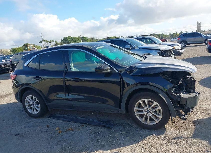 Photo 14 of 2020 Ford Escape SE (VIN 1FMCU0G67LUA69868)