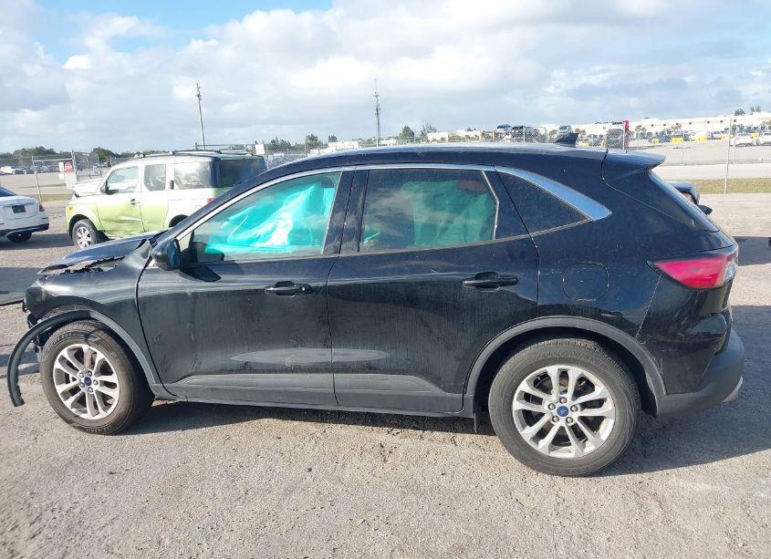 Photo 15 of 2020 Ford Escape SE (VIN 1FMCU0G67LUA69868)