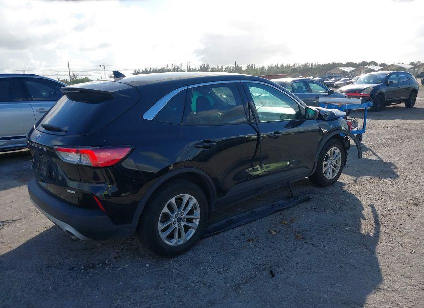 Photo 4 of 2020 Ford Escape SE (VIN 1FMCU0G67LUA69868)