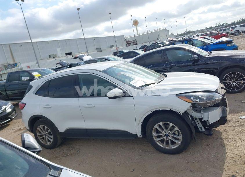 Photo 14 of 2020 Ford Escape SE (VIN 1FMCU0G67LUB02058)