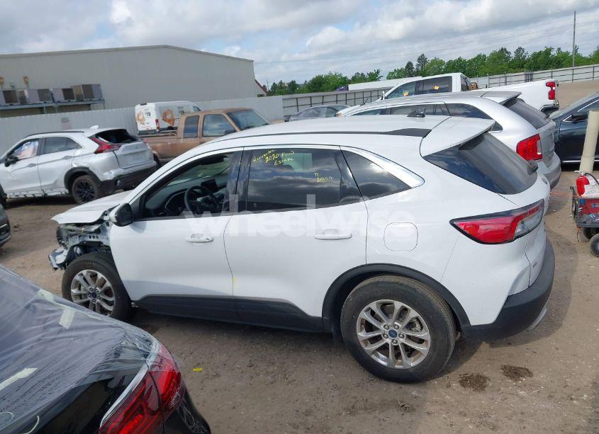 Photo 15 of 2020 Ford Escape SE (VIN 1FMCU0G67LUB02058)