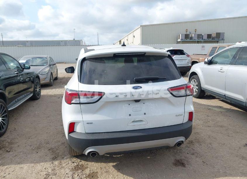 Photo 17 of 2020 Ford Escape SE (VIN 1FMCU0G67LUB02058)