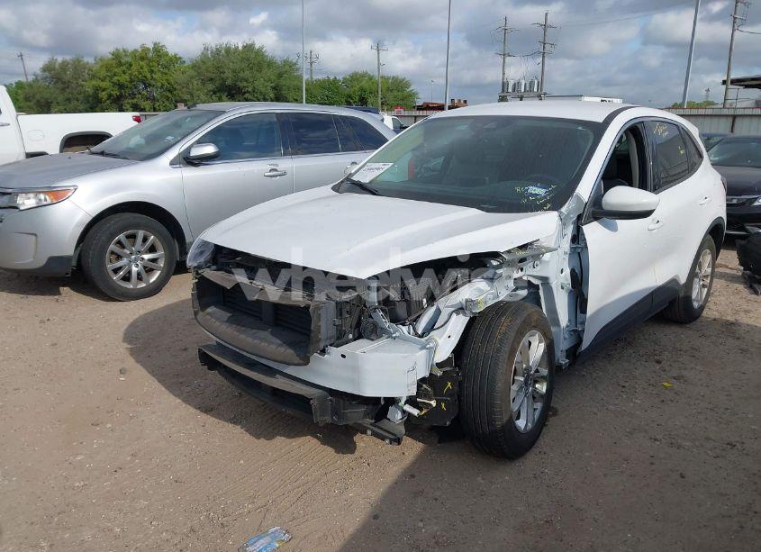 Photo 2 of 2020 Ford Escape SE (VIN 1FMCU0G67LUB02058)