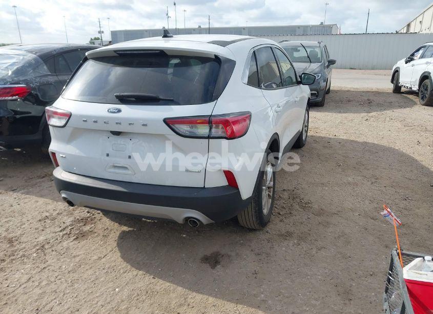 Photo 4 of 2020 Ford Escape SE (VIN 1FMCU0G67LUB02058)