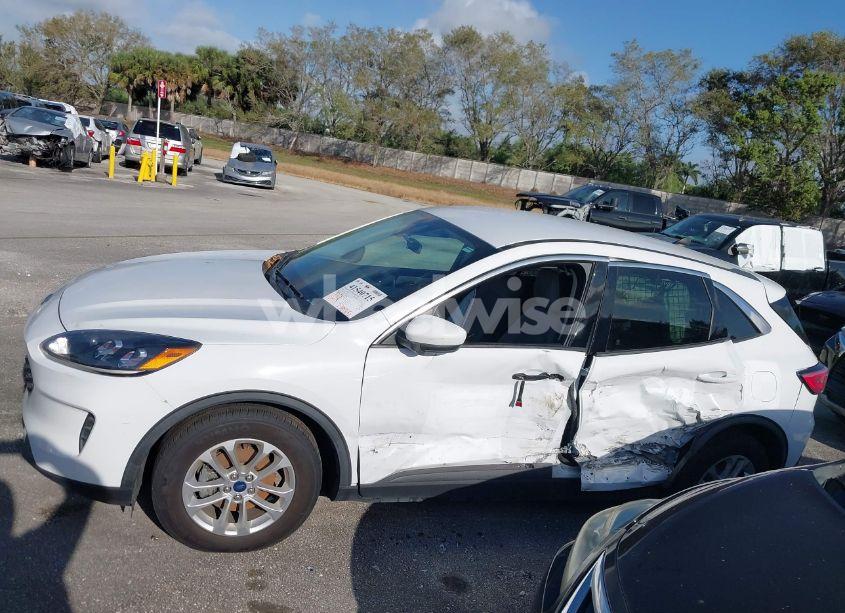 Photo 14 of 2020 Ford Escape SE (VIN 1FMCU0G67LUB73986)