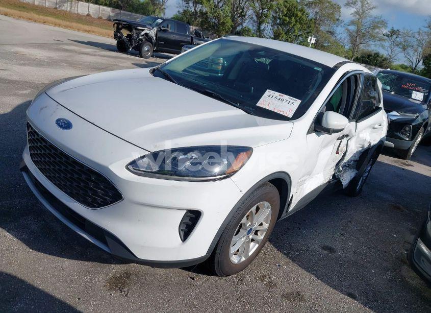 Photo 2 of 2020 Ford Escape SE (VIN 1FMCU0G67LUB73986)