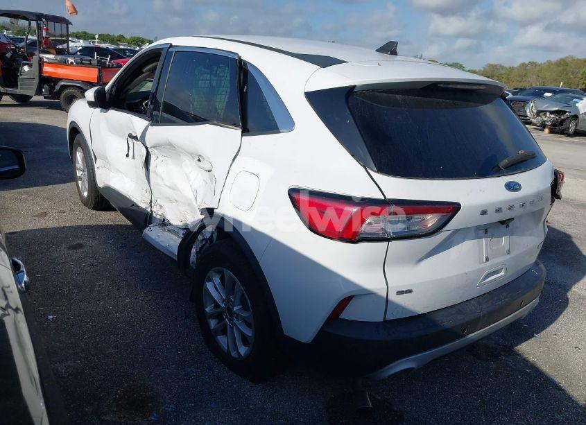 Photo 3 of 2020 Ford Escape SE (VIN 1FMCU0G67LUB73986)