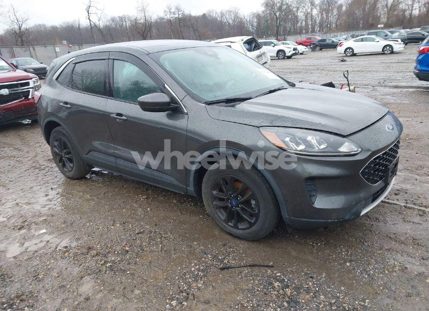 2020 Ford Escape SE (VIN 1FMCU0G67LUB91758) main photo