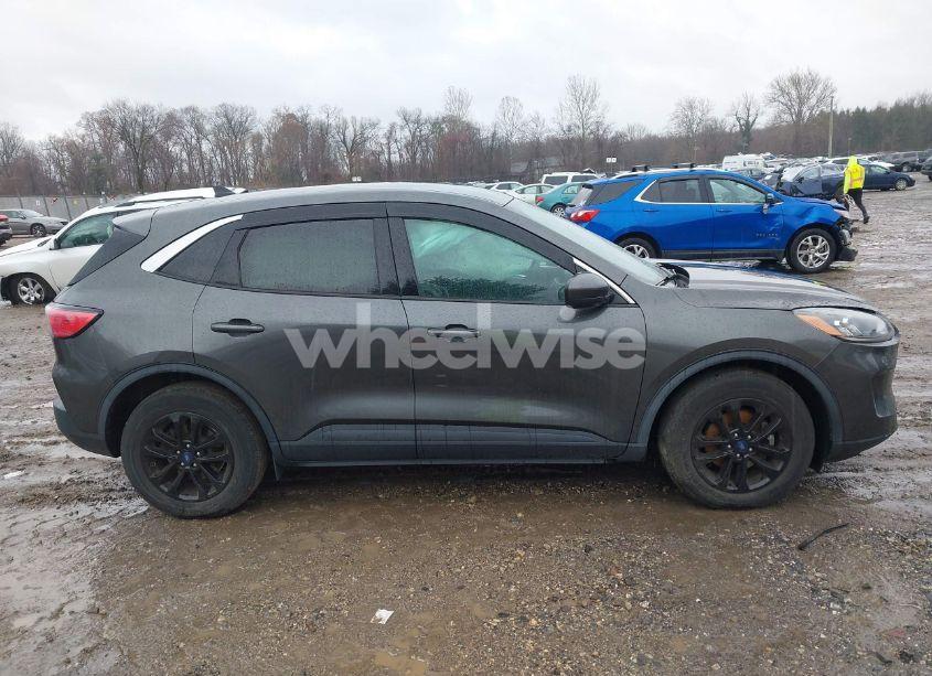 Photo 13 of 2020 Ford Escape SE (VIN 1FMCU0G67LUB91758)