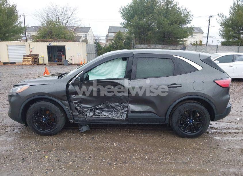 Photo 14 of 2020 Ford Escape SE (VIN 1FMCU0G67LUB91758)