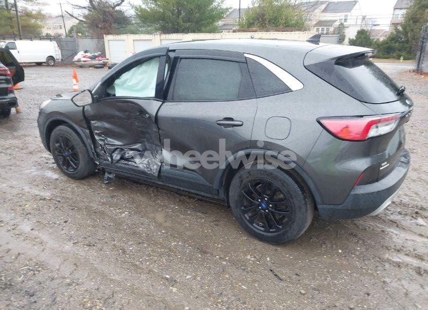 Photo 3 of 2020 Ford Escape SE (VIN 1FMCU0G67LUB91758)