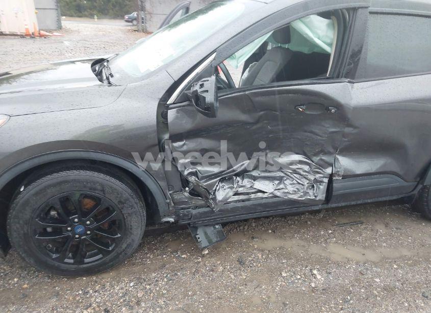 Photo 6 of 2020 Ford Escape SE (VIN 1FMCU0G67LUB91758)