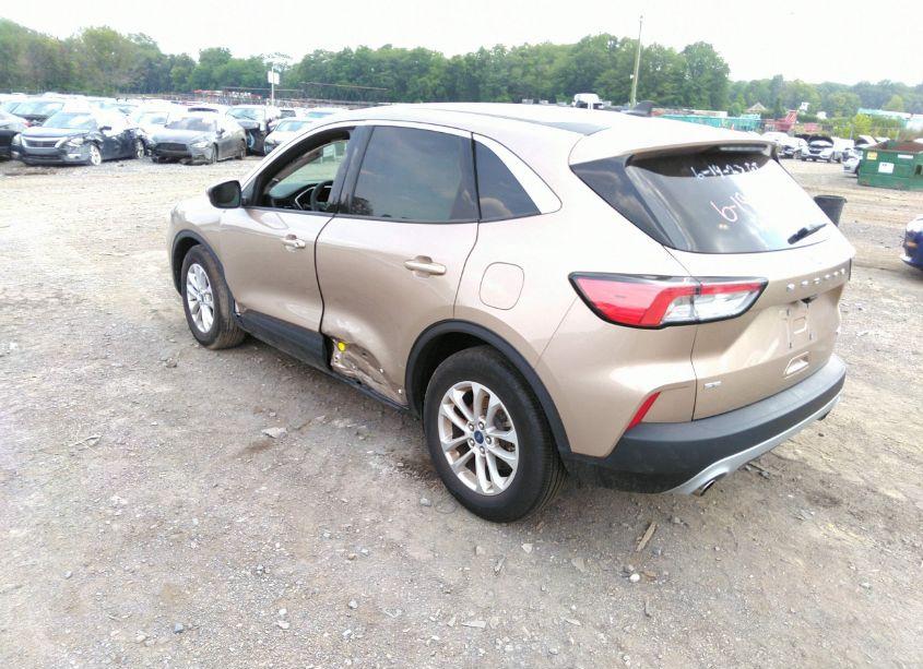 Photo 3 of 2020 Ford Escape SE (VIN 1FMCU0G67LUB92991)