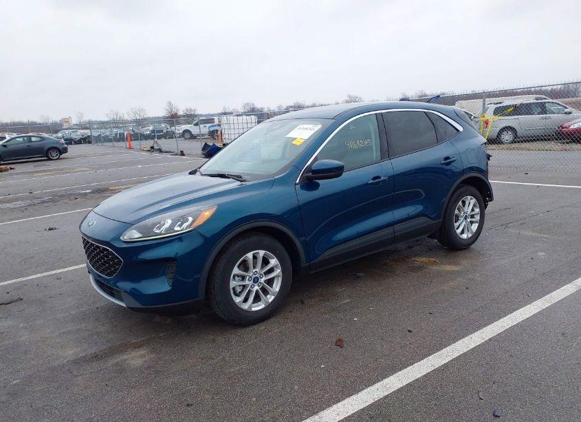 Photo 2 of 2020 Ford Escape SE (VIN 1FMCU0G67LUC14939)