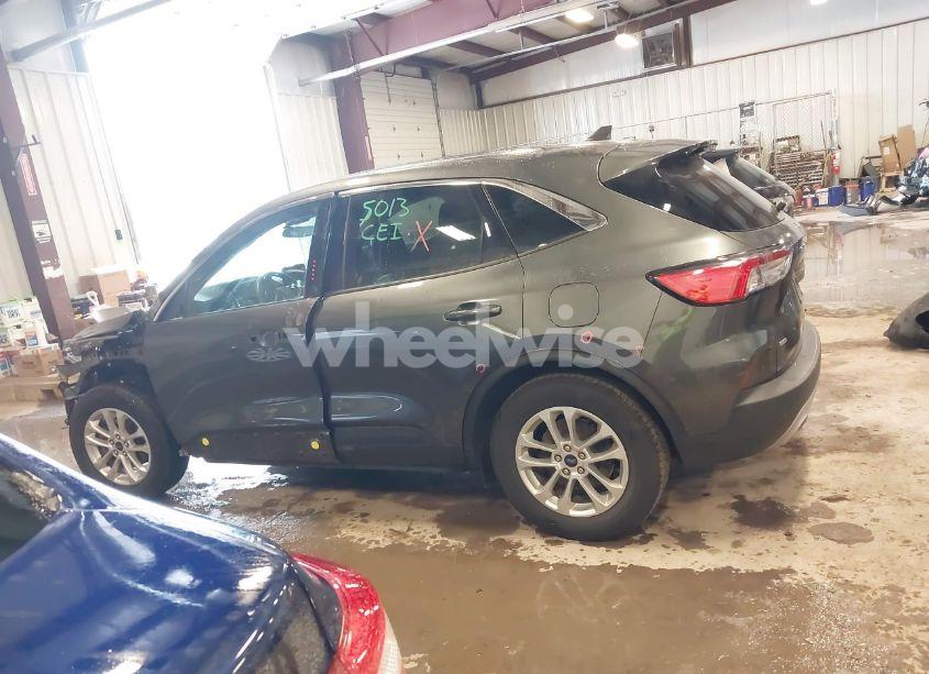 Photo 15 of 2020 Ford Escape SE (VIN 1FMCU0G67LUC37640)