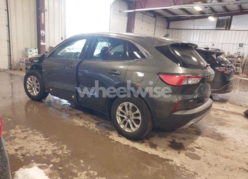 Photo 3 of 2020 Ford Escape SE (VIN 1FMCU0G67LUC37640)