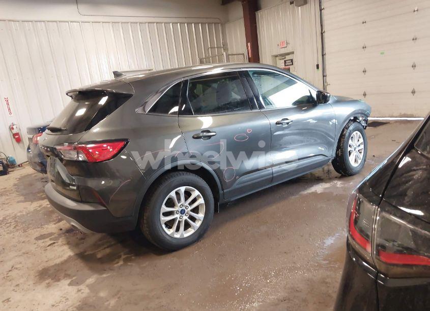 Photo 4 of 2020 Ford Escape SE (VIN 1FMCU0G67LUC37640)