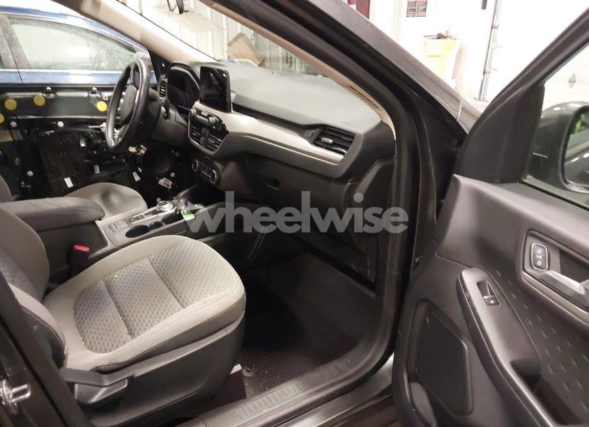 Photo 5 of 2020 Ford Escape SE (VIN 1FMCU0G67LUC37640)