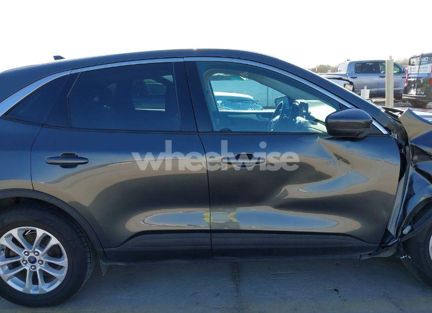 Photo 13 of 2020 Ford Escape SE (VIN 1FMCU0G67LUC55443)