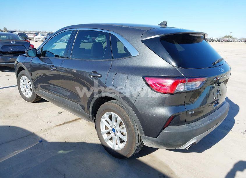 Photo 3 of 2020 Ford Escape SE (VIN 1FMCU0G67LUC55443)
