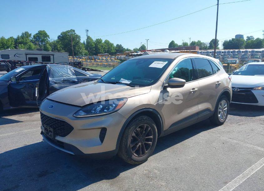 Photo 2 of 2021 Ford Escape SE (VIN 1FMCU0G67MUA00194)